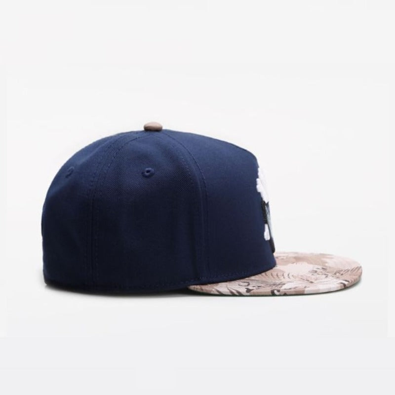 Trendy flat brimmed snapback hatsspring and summer sunshade breathable