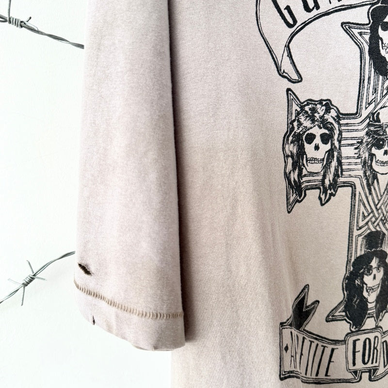 Unisex Vintage T Shirts Saint X Guns N' Roses Collaboration: Heavyweight 280g fabric (post-wash weight); vintage single-stitch construction with blind-stitch hems; heavy-duty garment processing featuring spray-on whiskering, enzyme-abrasion wash, and