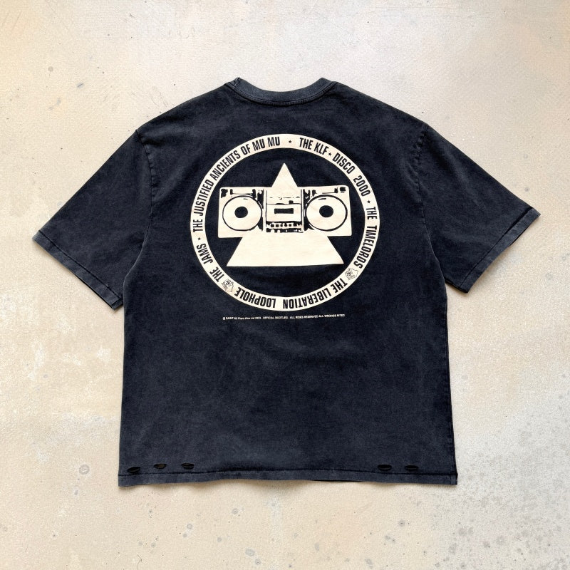 Unisex Vintage T Shirts Saint × KLF Freedom Radio Collaboration T-Shirt. Heavyweight 260g pure cotton fabric (post-wash weight). Vintage single-stitch and blind-stitch construction. Features hand-painted ink splatter, sandblasted wash finish, and dis