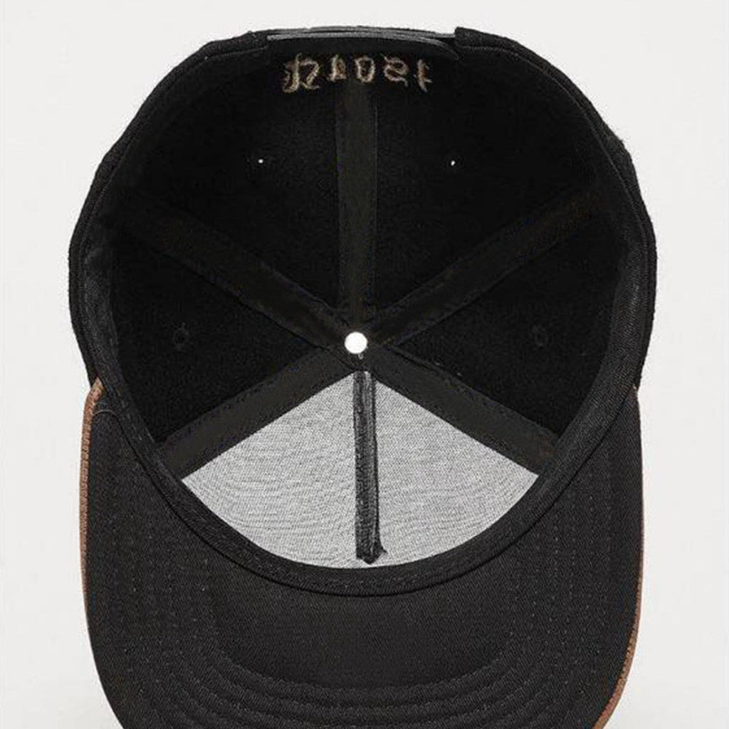 Trendy flat brimmed snapback hatswoolen woven label