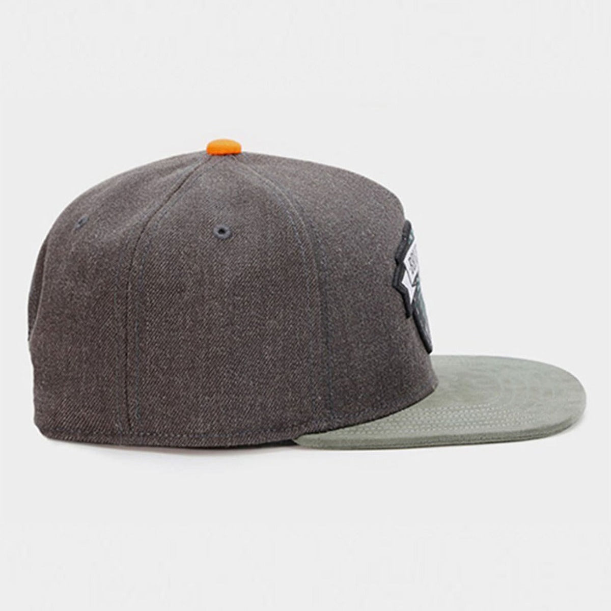 Trendy flat brimmed snapback hatsadjustable breathable sun protection