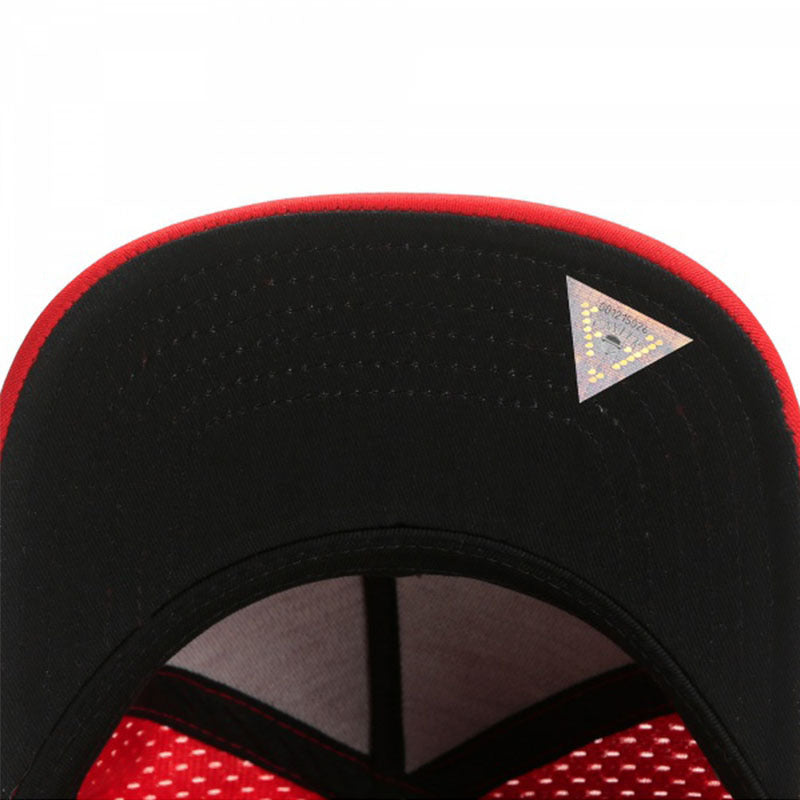 Trendy flat brimmed snapback hatsmesh quick-drying and breathable