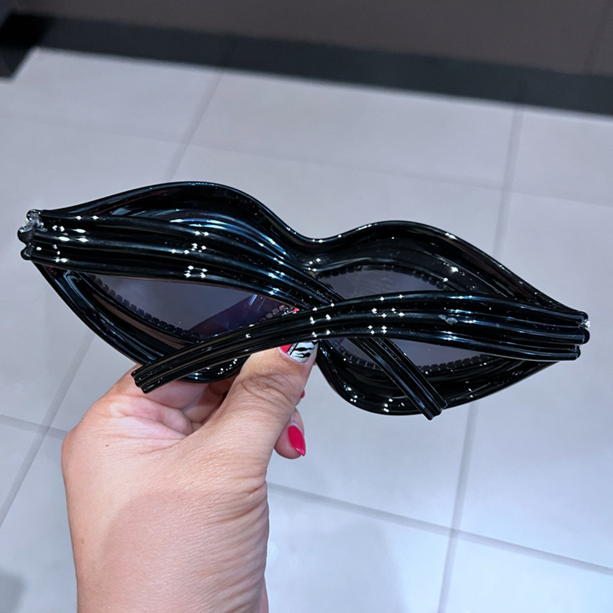 Trendy punk glasses one-piece shaped mouth pearl lines