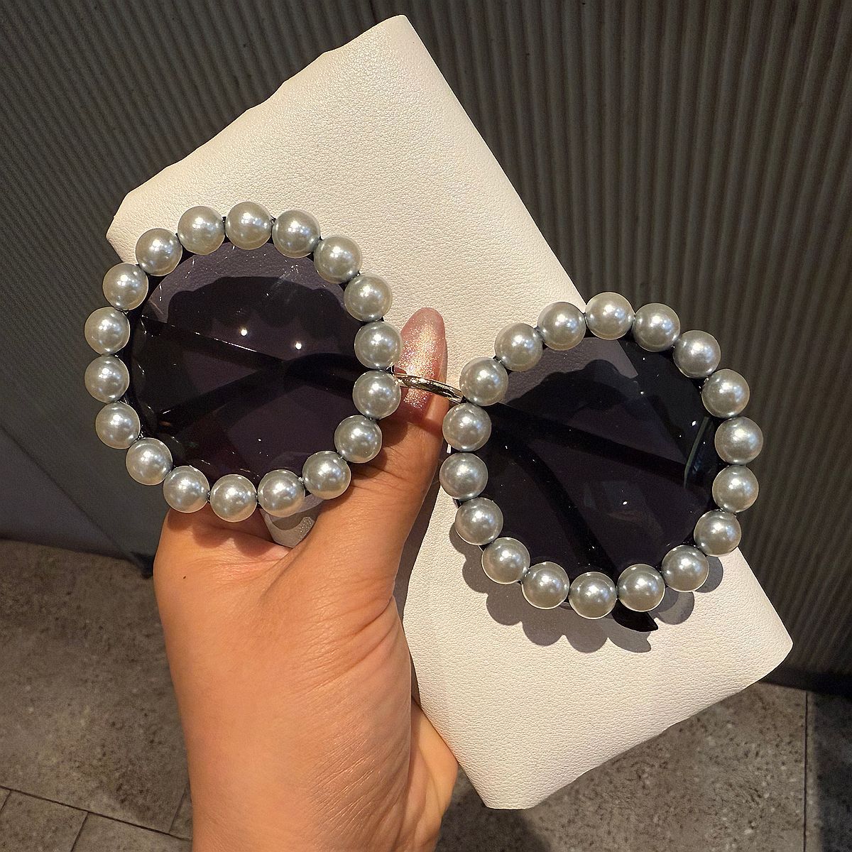 Trendy punk glasses retro round frame with pearl trim