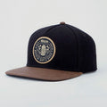 Trendy flat brimmed snapback hatswoolen woven label