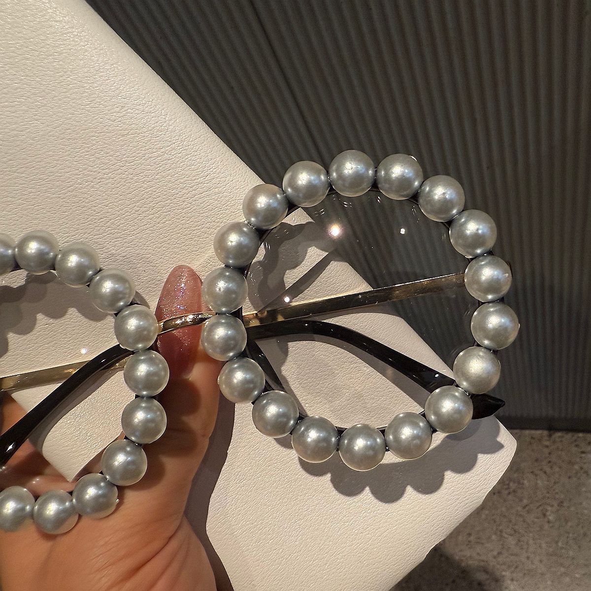 Trendy punk glasses retro round frame with pearl trim