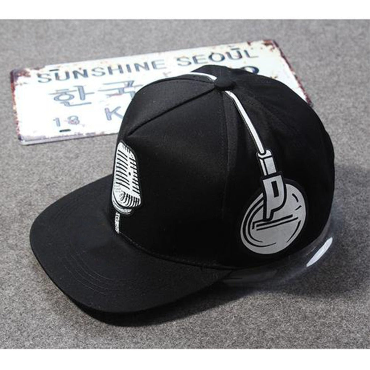 Trendy flat brimmed snapback hatsheadphone microphone shade