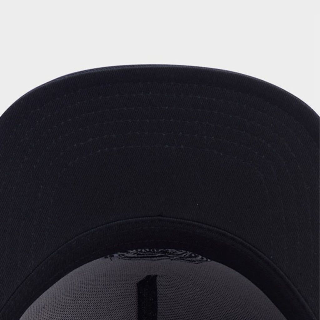 Trendy flat brimmed snapback hatsblack skull music