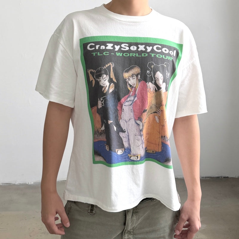 Unisex Vintage T Shirts Vintage-style line: A limited-edition, boxy, wide-neck streetwear T-shirt commemorating the 1994 CrazySexyCool world tour by the legendary American R&B girl group TLC; features a grunge-punk aesthetic.