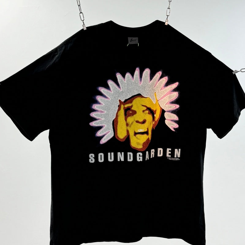 Unisex Vintage T Shirts Soundgarden Tour Exclusive: High-street style featuring a vintage American West Coast hip-hop silhouette, white-ink direct printing, and a heavy-duty distressed wash finish.