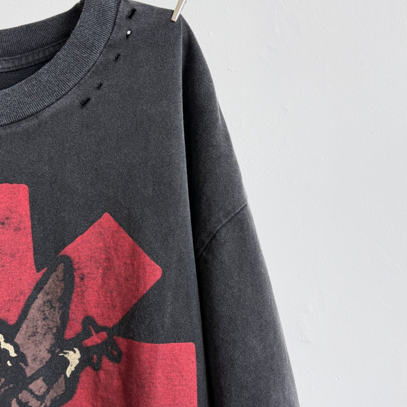Unisex Vintage T Shirts Saint × Red Hot Chili Peppers Collaboration: Heavyweight 280g pure cotton fabric (post-wash weight), featuring vintage single-stitch and heaven-and-earth (blind stitch) construction, finished with a heavy enzyme-milled wash.